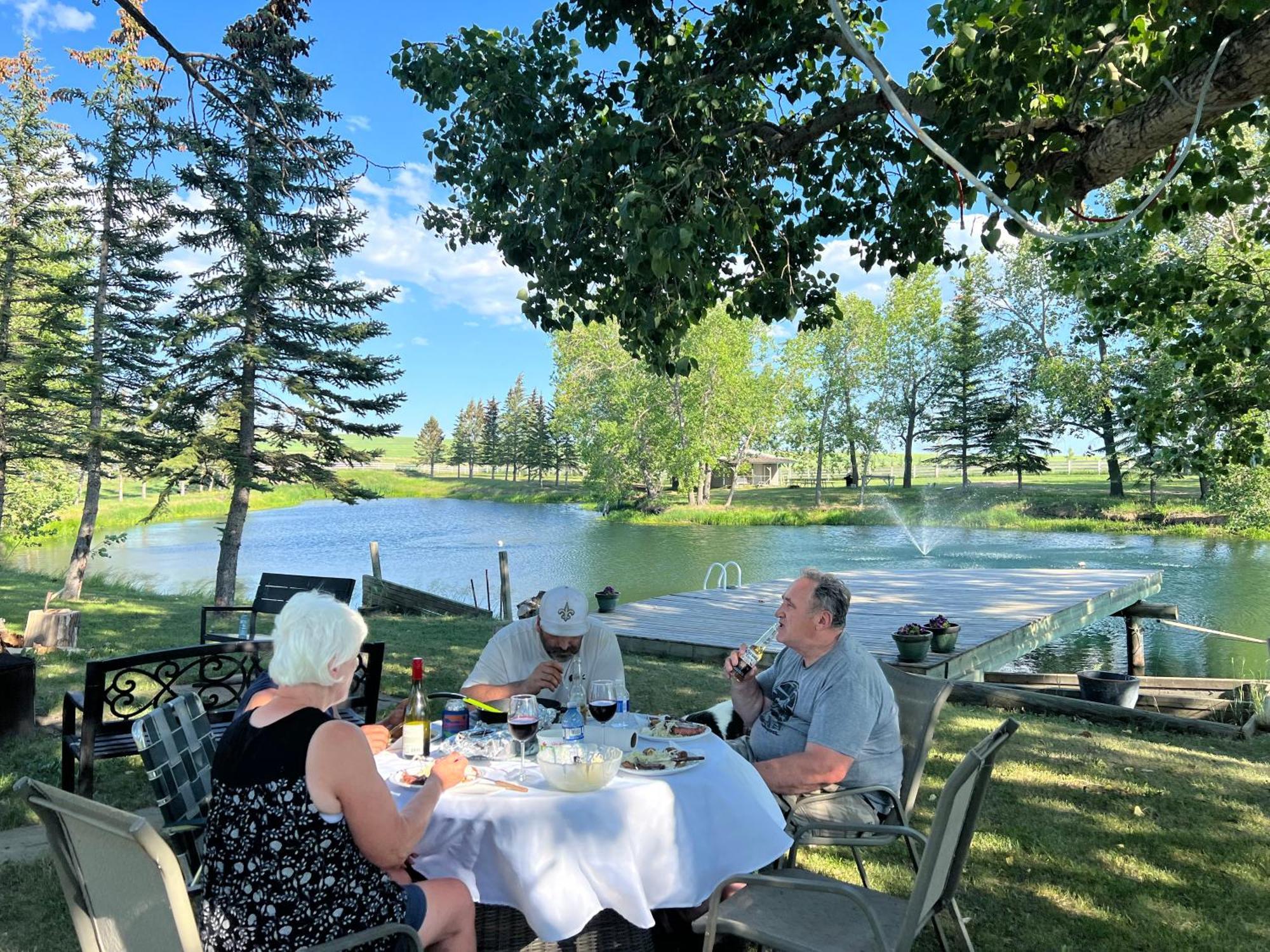 Rolling Hills Country Resort Bed And Breakfast Three Hills Exteriör bild