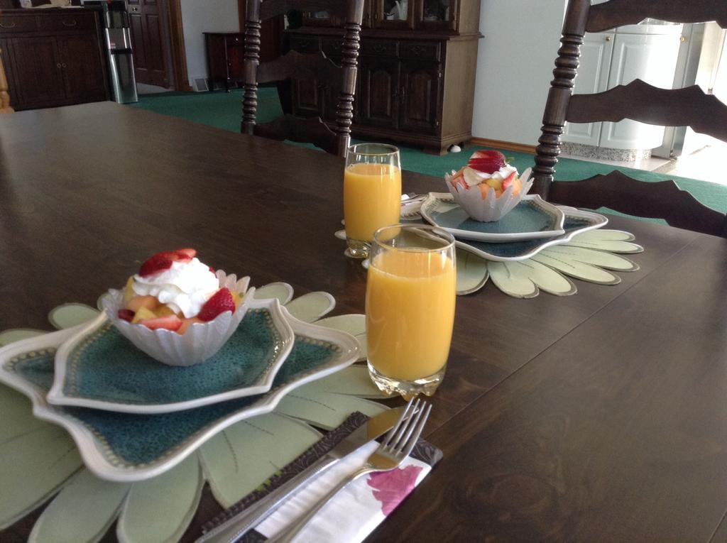 Rolling Hills Country Resort Bed And Breakfast Three Hills Exteriör bild