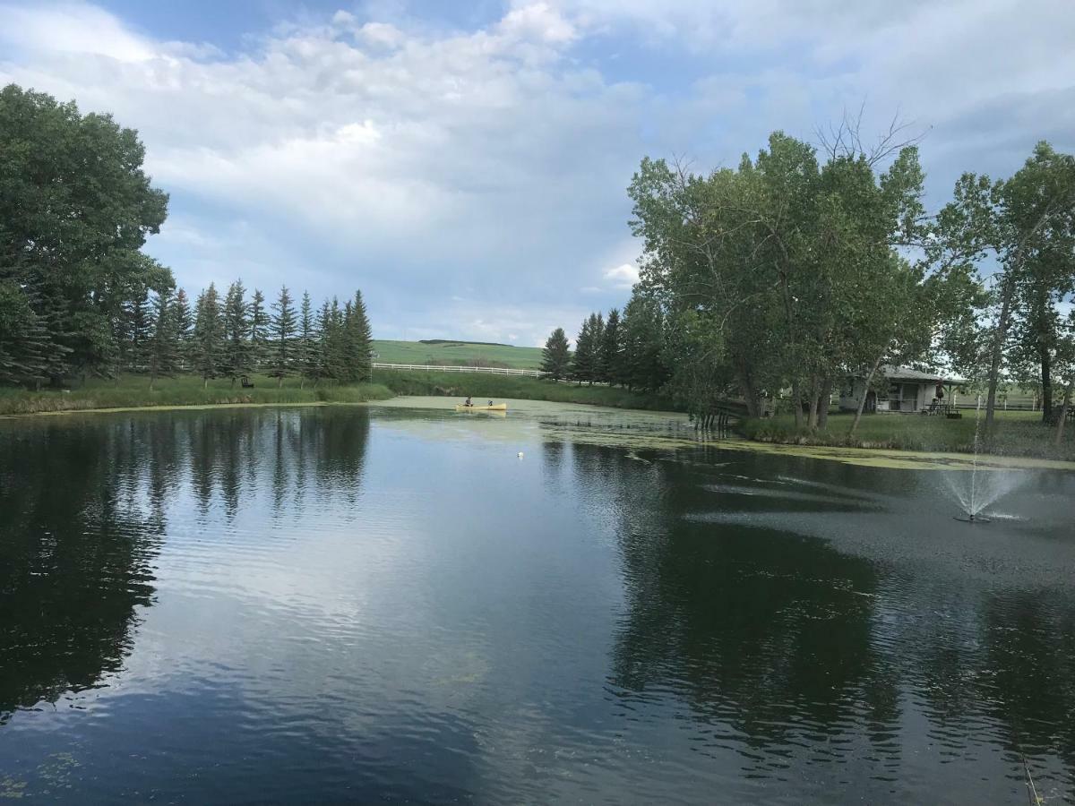 Rolling Hills Country Resort Bed And Breakfast Three Hills Exteriör bild